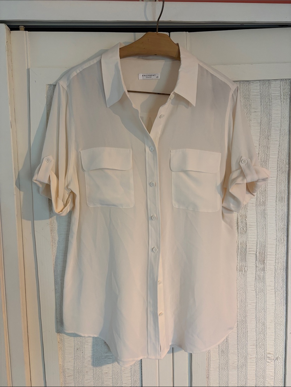 Equipment Slim Signature Short Sleeve Silk Blouse size L - Picture 4 of 7